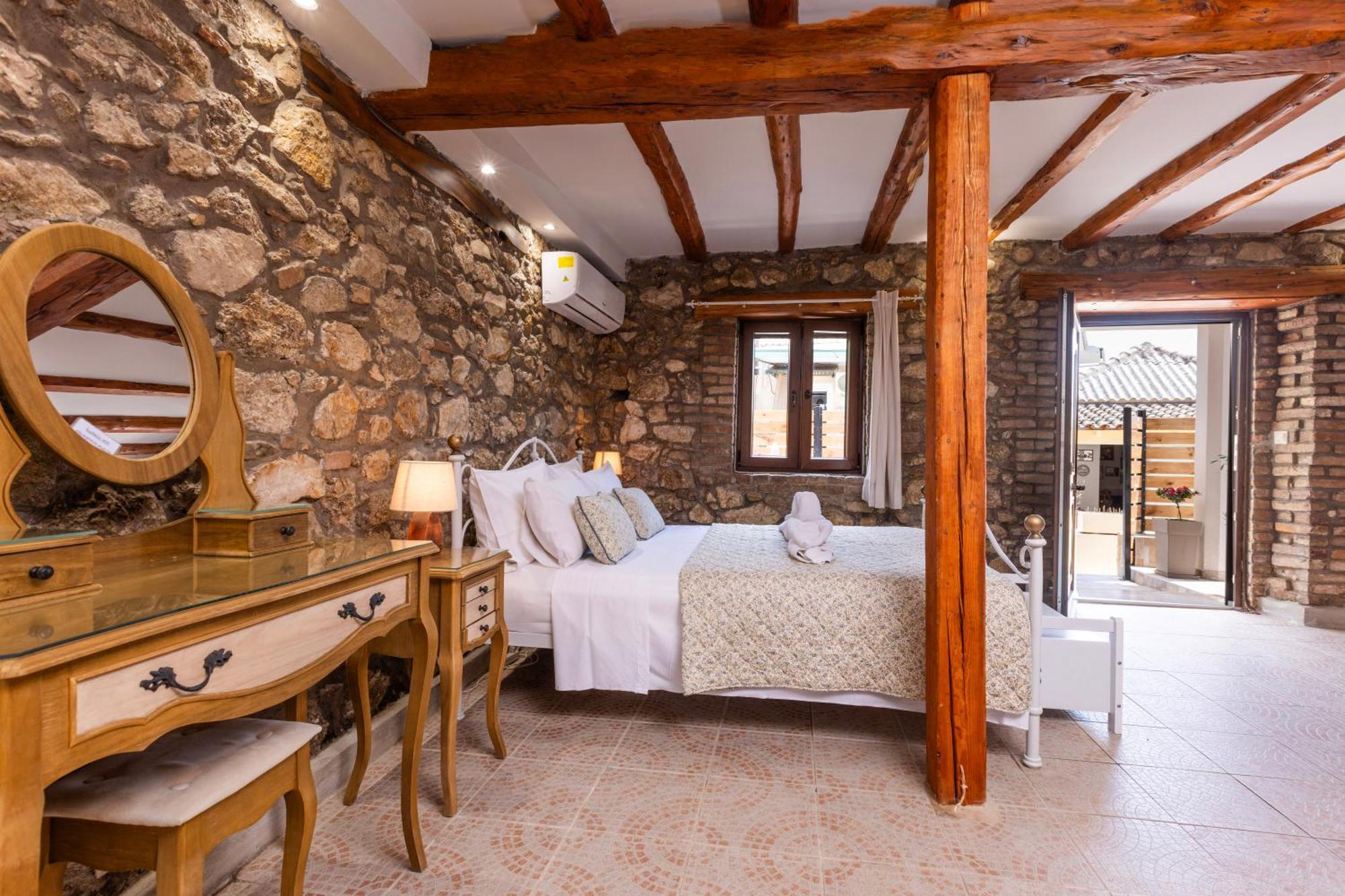 The Stone Suite Moraḯtika Esterno foto