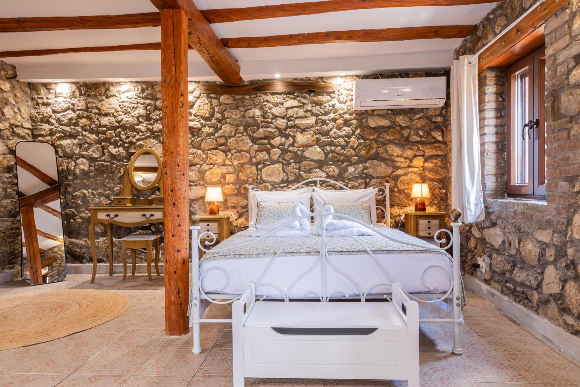 The Stone Suite Moraḯtika Esterno foto